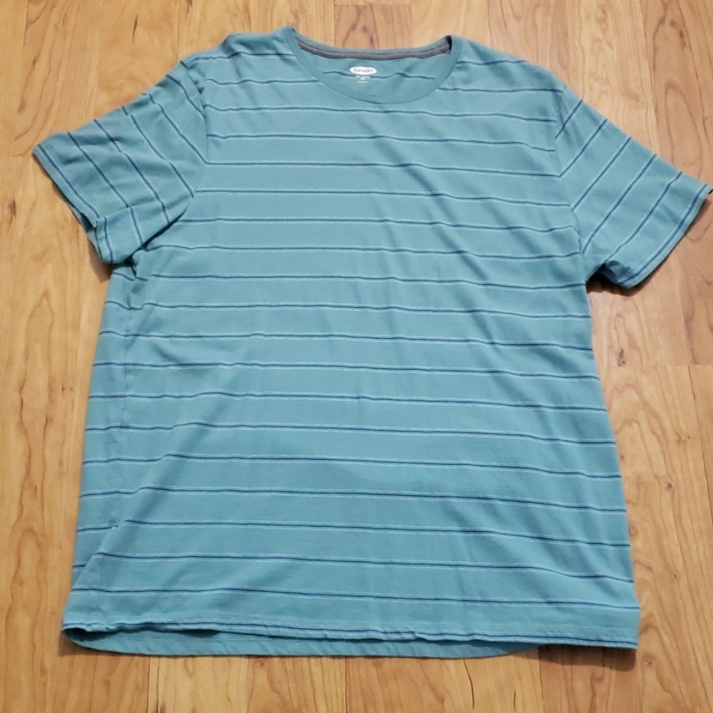 Old Navy t shirt